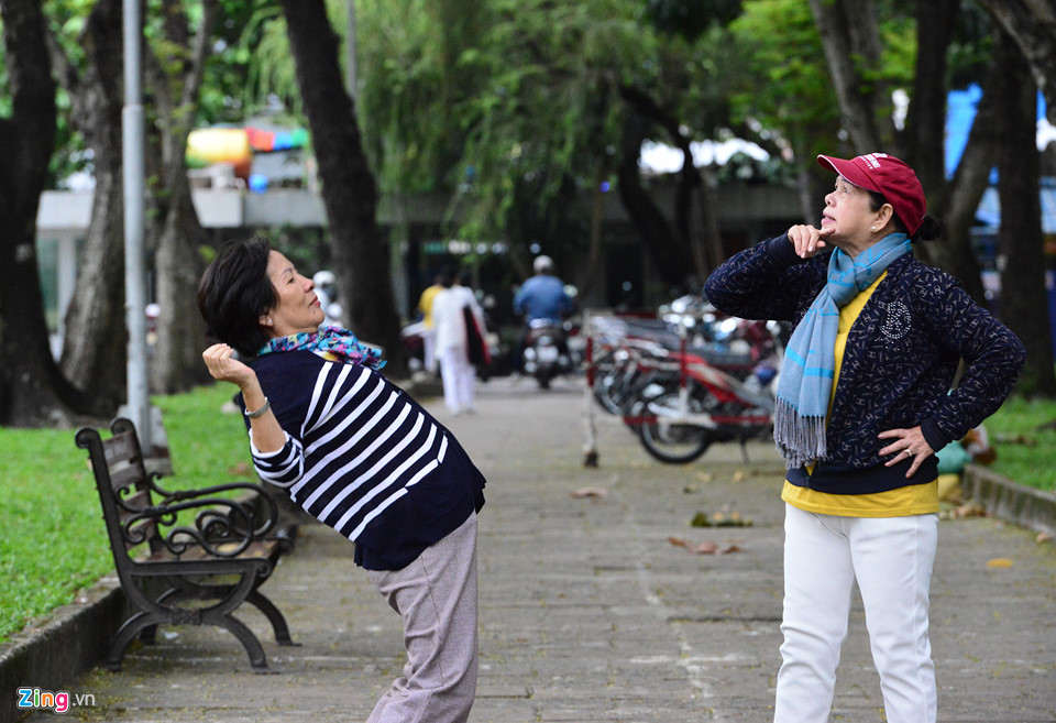 Nhịp sống người Sài Gòn đảo lộn vì trời lạnh